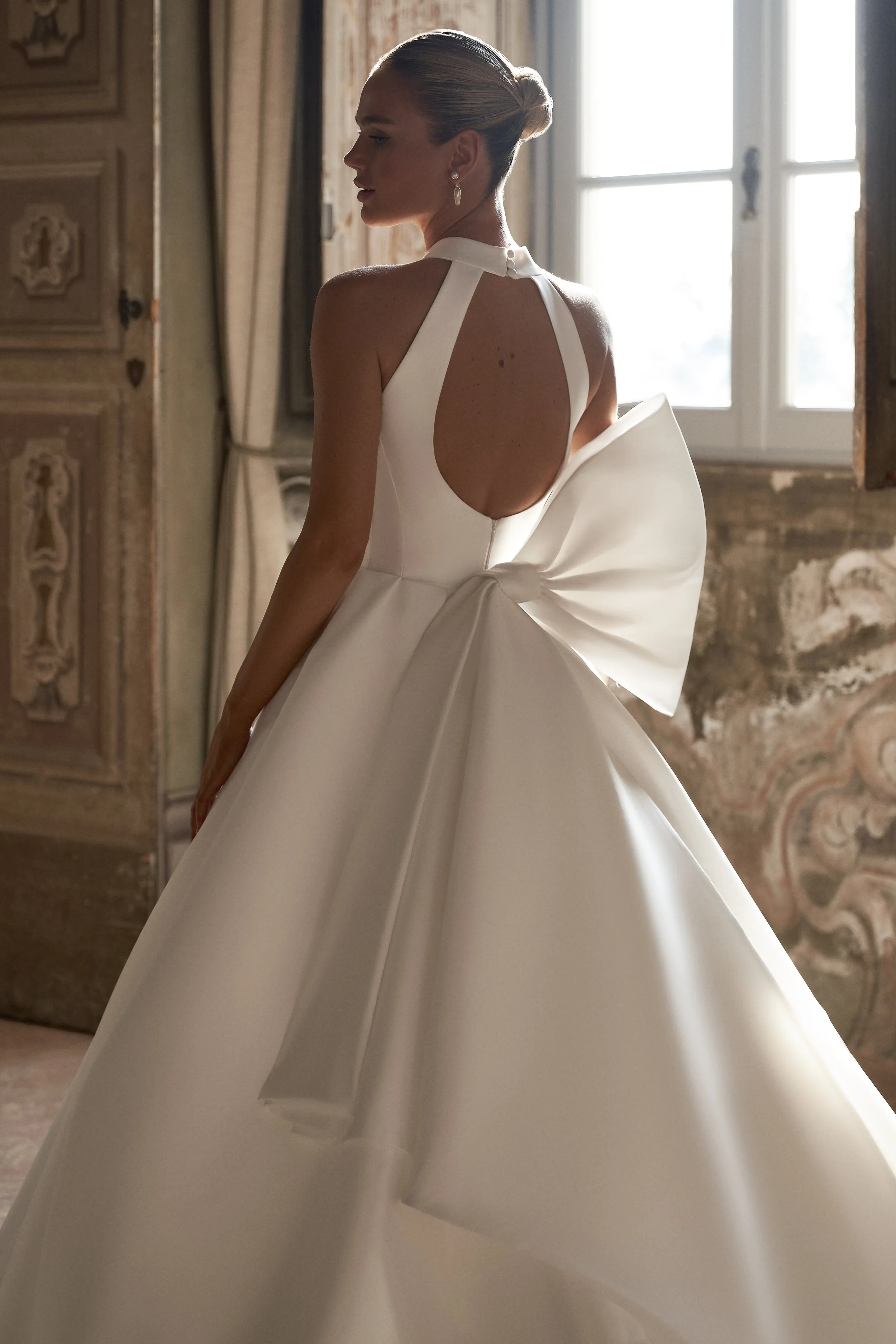 Elegant A-Line Wedding Dress with Halter Neck & Detachable